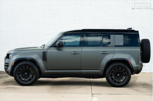 2025 Land Rover Defender P635 OCTA Edition One