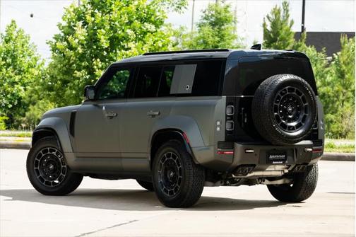 2025 Land Rover Defender P635 OCTA Edition One