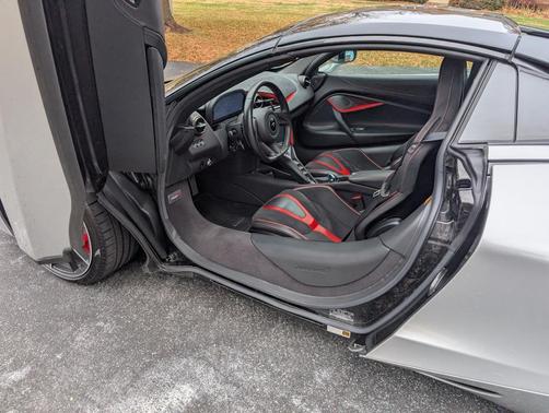 2022 McLaren 720S Base