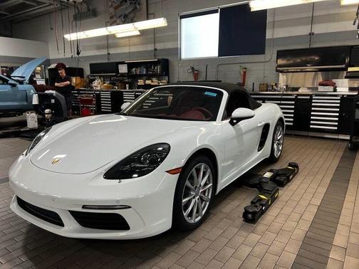 2024 Porsche 718 Boxster S