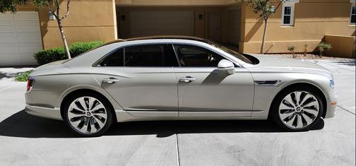 2022 Bentley Flying Spur V8