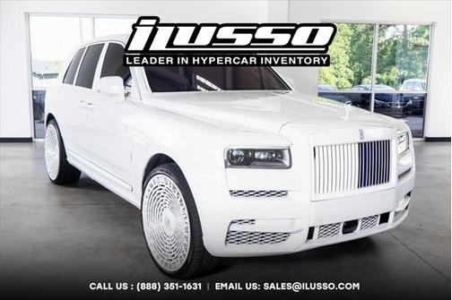 Arctic White 2023 Rolls-Royce Cullinan SUV