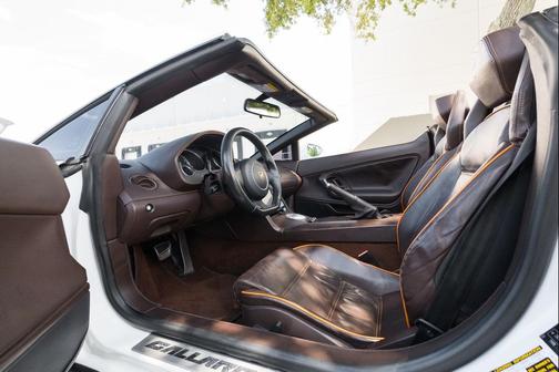 Bianco Monocerous Solid Color (White) 2013 Lamborghini Gallardo LP550-2
