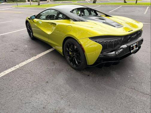 2023 McLaren Artura Coupe