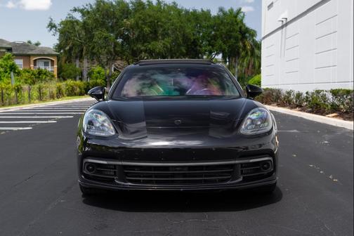 Jet Black Metallic 2018 Porsche Panamera 4S