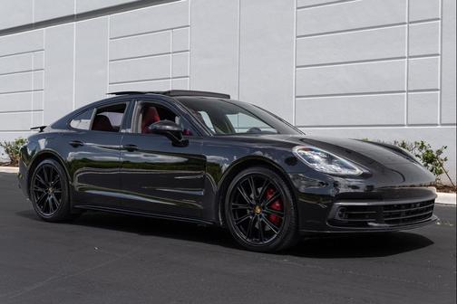 Jet Black Metallic 2018 Porsche Panamera 4S