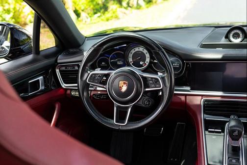 Jet Black Metallic 2018 Porsche Panamera 4S