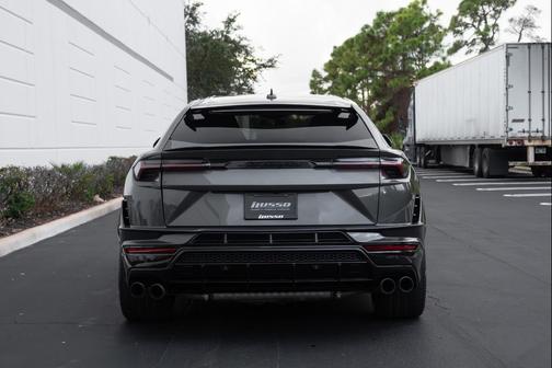 2023 Lamborghini Urus Performante