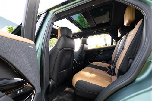 Green 2025 Land Rover Range Rover Sport SE