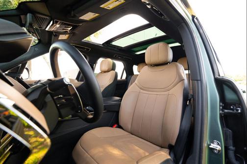 Green 2025 Land Rover Range Rover Sport SE