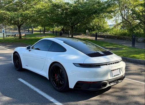 2024 Porsche 911 Carrera 4 GTS