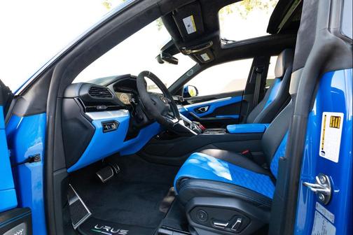 Blu Eleos Metallic 2019 Lamborghini Urus SUV