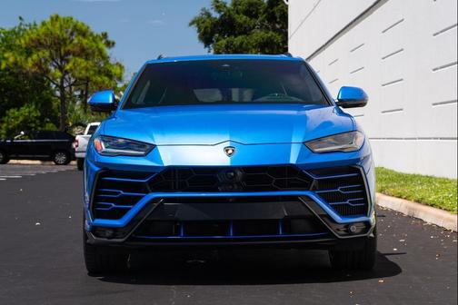Blu Eleos Metallic 2019 Lamborghini Urus SUV