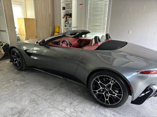 2021 Aston Martin Vantage Roadster