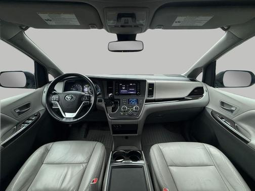 2018 Toyota Sienna XLE
