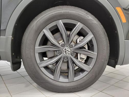 2024 Volkswagen Tiguan 2.0T SE 4MOTION