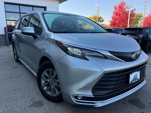 2024 Toyota Sienna XLE
