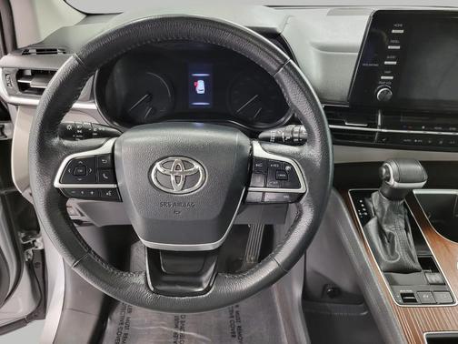 2024 Toyota Sienna XLE