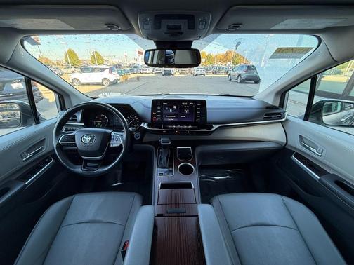 2024 Toyota Sienna XLE