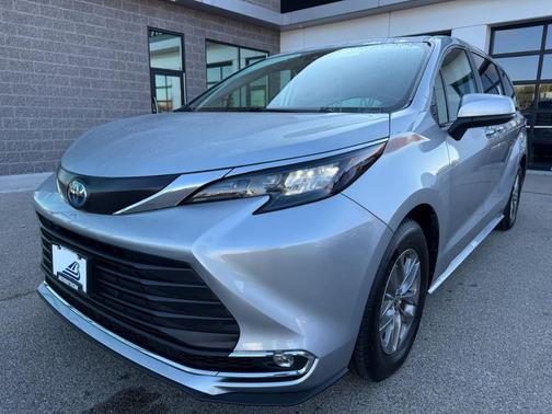 2024 Toyota Sienna XLE