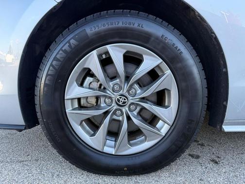 2024 Toyota Sienna XLE