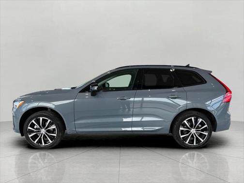 2023 Volvo XC60 B5 Plus Dark Theme