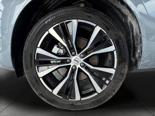 2023 Volvo XC60 B5 Plus Dark Theme