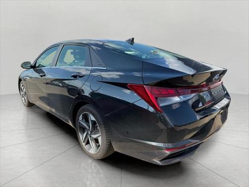 2022 Hyundai ELANTRA Limited