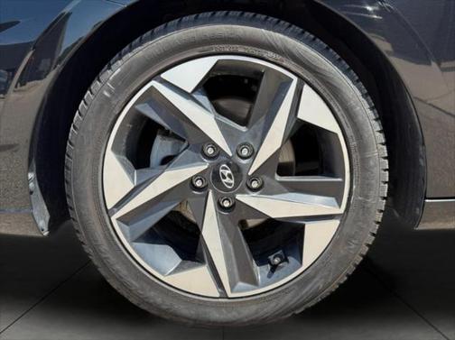 2022 Hyundai ELANTRA Limited