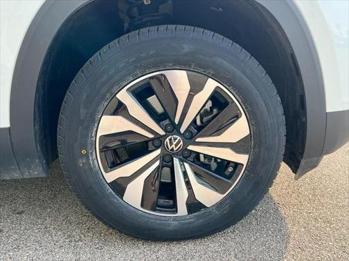 2024 Volkswagen Atlas 2.0T SE
