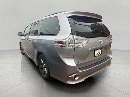 2016 Toyota Sienna SE