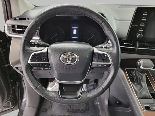 2023 Toyota Sienna XLE 8 Passenger