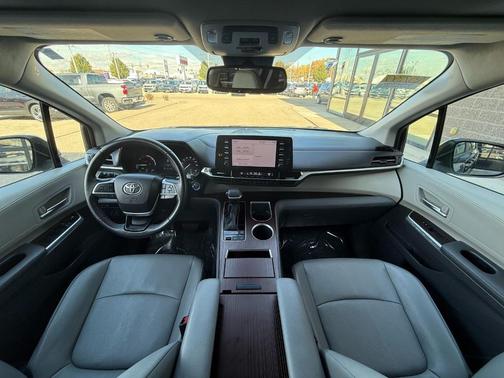2023 Toyota Sienna XLE