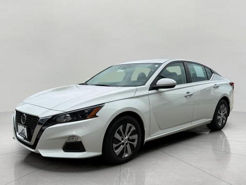 Glacier White 2022 Nissan Altima S FWD
