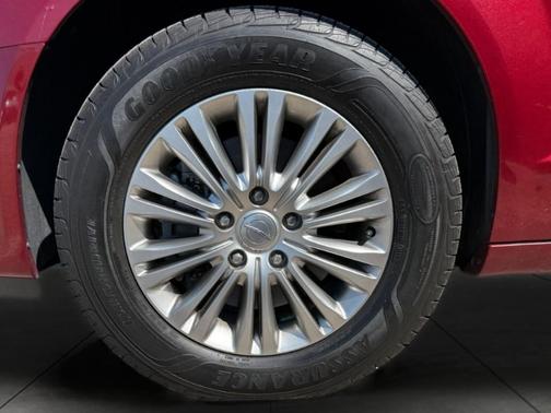 2016 Chrysler Town & Country Touring-L