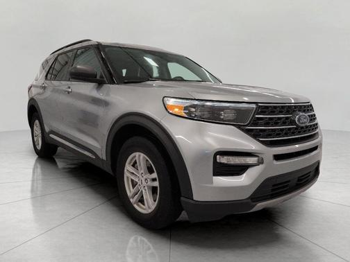 Iconic Silver Metallic 2024 Ford Explorer XLT