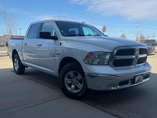 2019 RAM 1500 SLT