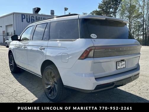 Crystal White Metallic Clearcoat 2026 Lincoln Navigator Reserve