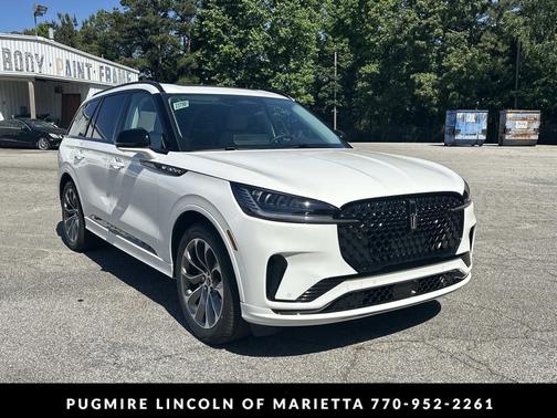 Pristine White Metallic Tri-Coat 2026 Lincoln Aviator Premiere