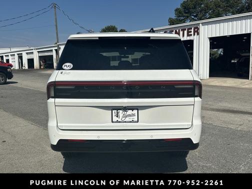 Pristine White Metallic Tri-Coat 2026 Lincoln Navigator Reserve
