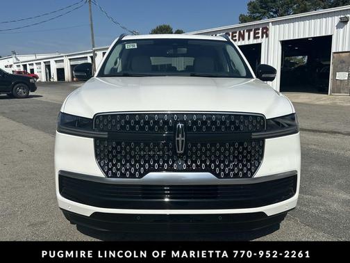 Pristine White Metallic Tri-Coat 2026 Lincoln Navigator Reserve