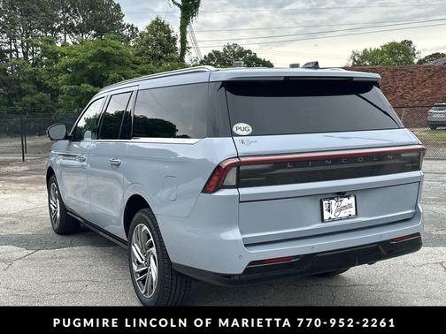 Gray Mist Metallic Tri-Coat 2026 Lincoln Navigator Reserve
