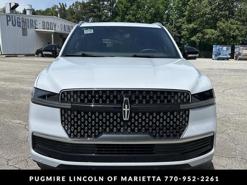 Crystal White Metallic Clearcoat 2026 Lincoln Navigator Reserve