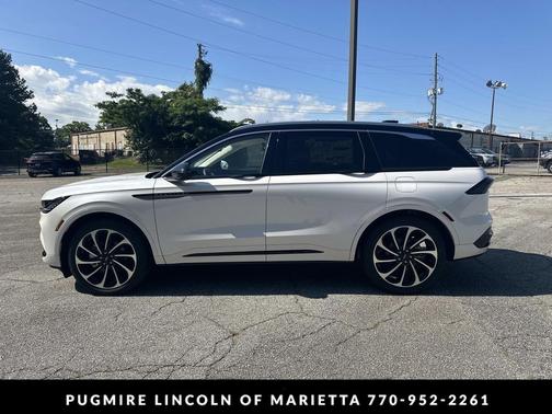 White Platinum Metallic Tri-Coat 2026 Lincoln Nautilus Black Label