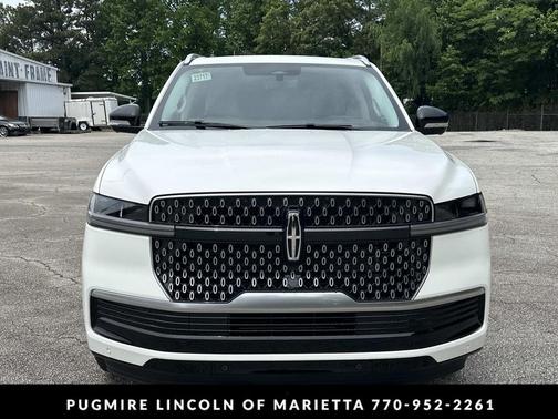 Pristine White Metallic Tri-Coat 2026 Lincoln Navigator Reserve