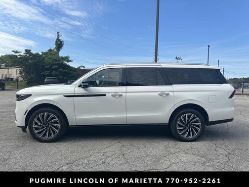 Pristine White Metallic Tri-Coat 2026 Lincoln Navigator Black Label