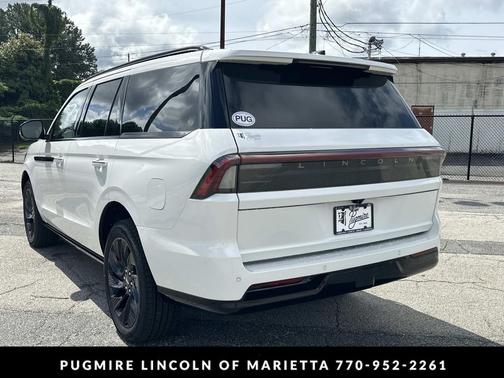 Pristine White Metallic Tri-Coat 2026 Lincoln Navigator Reserve