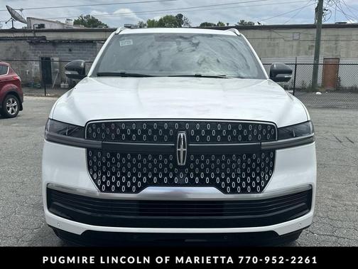 Pristine White Metallic Tri-Coat 2026 Lincoln Navigator Reserve
