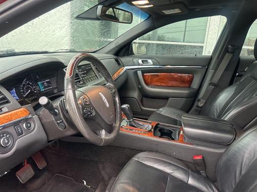 2016 Lincoln MKS Base