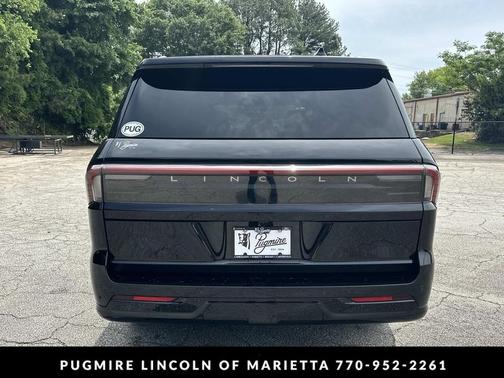Infinite Black Metallic Clearcoat 2026 Lincoln Navigator Reserve